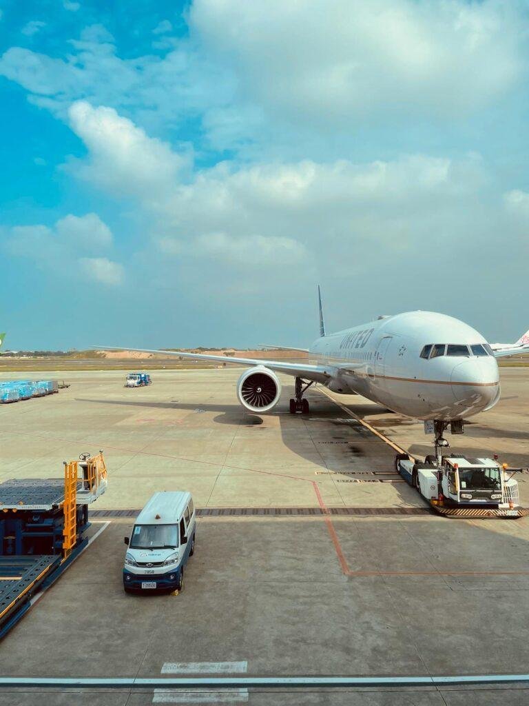 Airport Shuttle Tip? How Much To Tip Airport Shuttle 1 Understanding Airport Shuttle Services