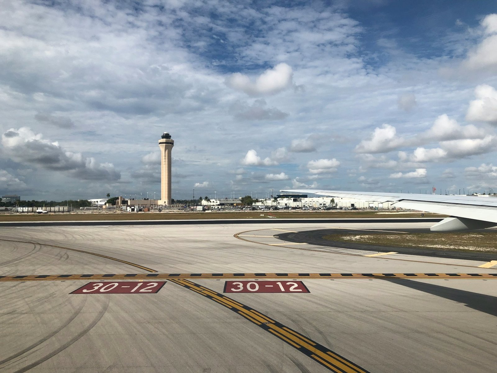 Where is Car Rental in Fort Lauderdale Airport? Your Complete Guide 1 38afee36 bca8 4b2e 9aa9 dfd027c3059d