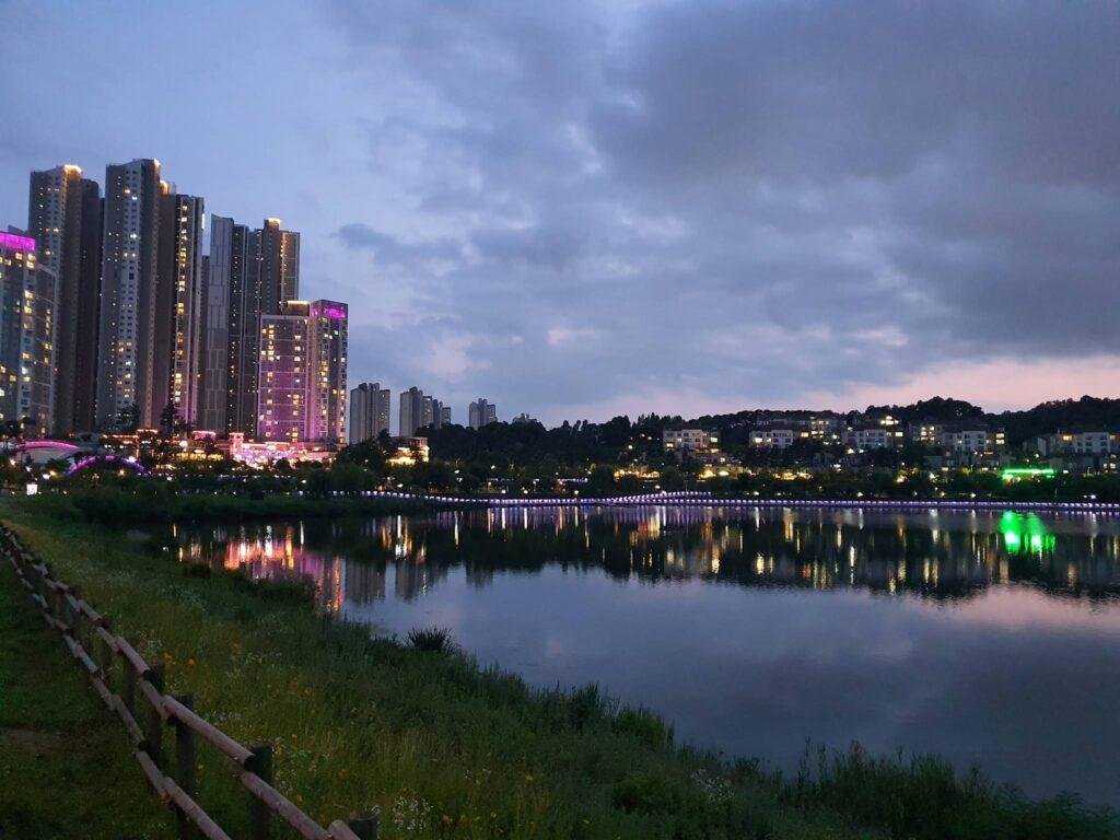 End at Starfield Suwon and the Starfield Library