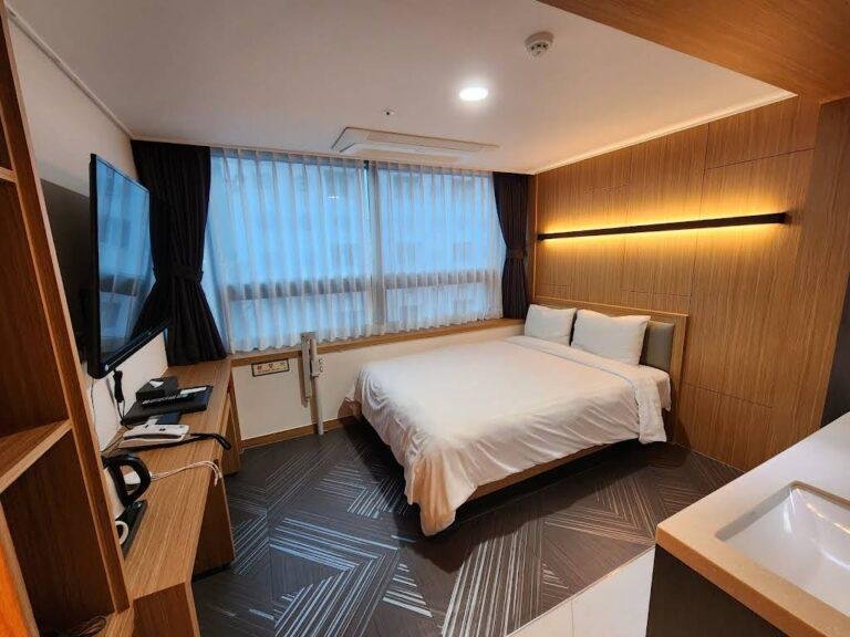 Where to Stay in Suwon: The Best Neighborhoods & Hotels by Traveler Type (2026) 1 Where to Stay in Suwon