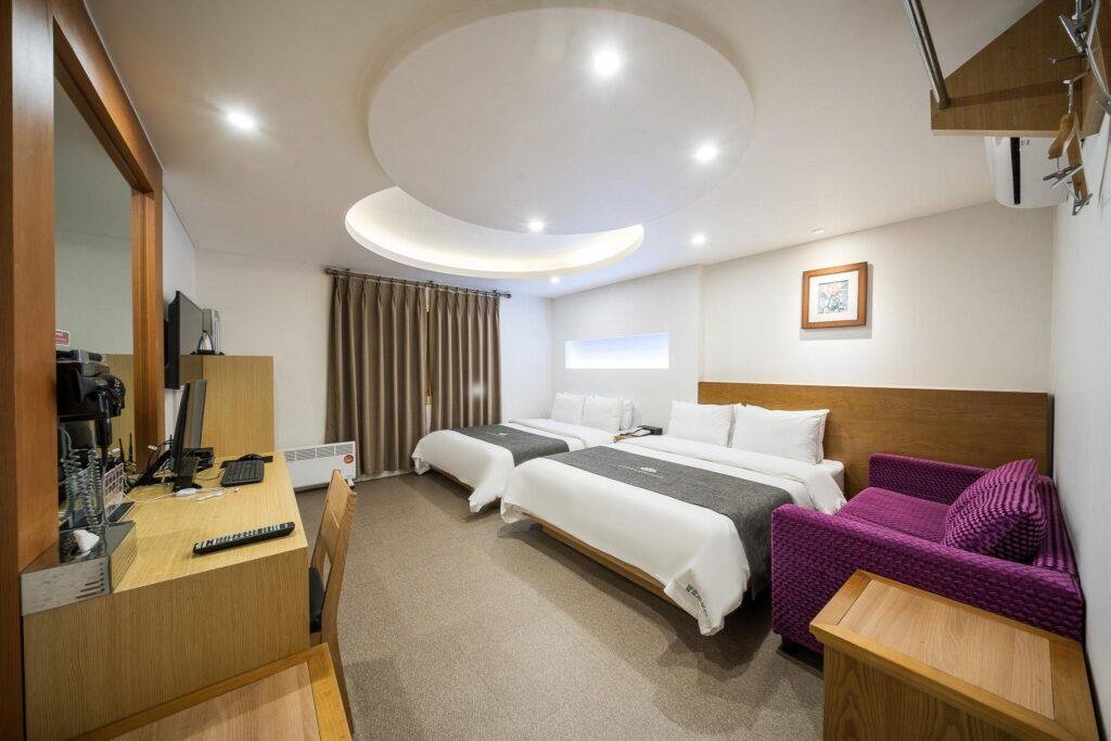 Where to Stay in Suwon: The Best Neighborhoods & Hotels by Traveler Type (2026) 3 Suwon Hotel Prices