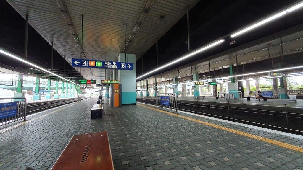 Seoul to Suwon by Train
